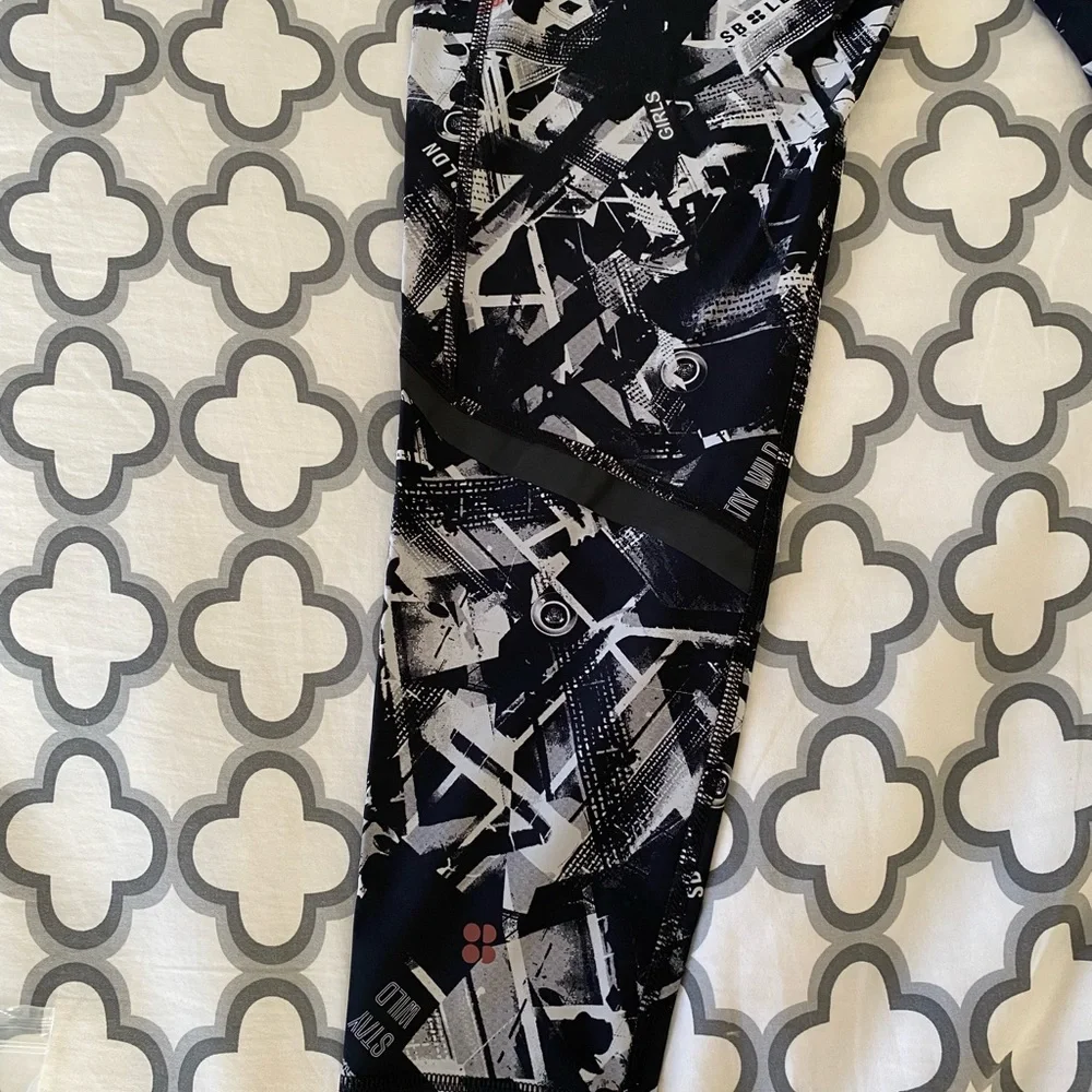 Zero Gravity Leggings - Picture 4 of 10